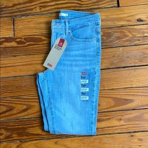 Levi 27 shaping skinny jeans with tags